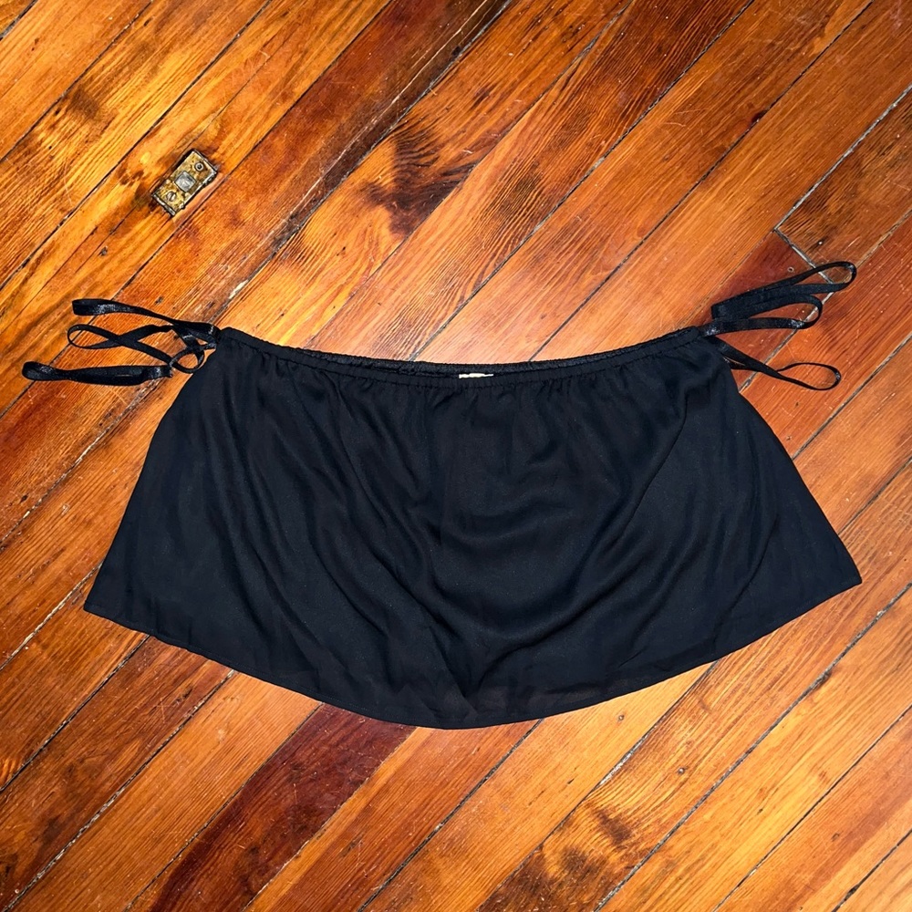 Tobi black off the shoulder crop top w 3 straps as sleeves, size L